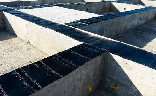 Hydroizolacje natryskowe a ochrona przed korozją elementów metalowych