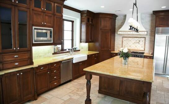 Jak dbać o drewniane gałki w kuchni, by zachowały swój urok?