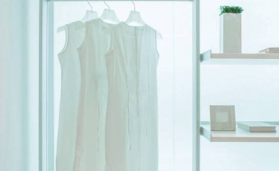 Jakie korzyści niesie za sobą wybór metalowego wieszaka "Rozbieraj się"?