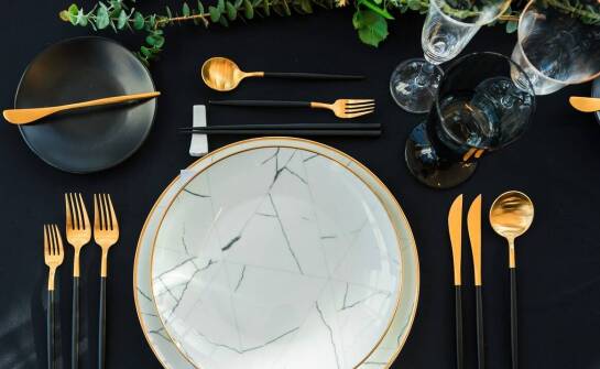 Jak wybrać idealne menu na wesele z oferty domu restauracji?