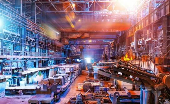 Jakie cechy powinna mieć olejowa nagrzewnica stosowana w dużych halach produkcyjnych?