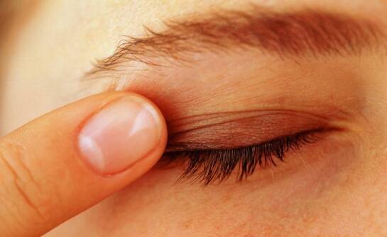 Jak wspierać dziecko po zabiegu korekcji opadającej powieki? Wskazówki dla rodziców