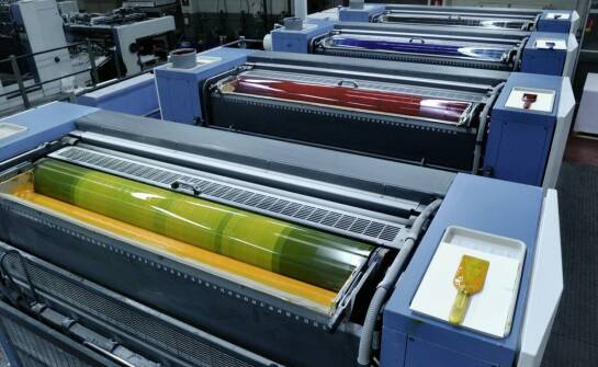 Jakie są kluczowe różnice między używanymi ploterami a poleasingowymi?