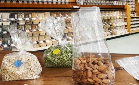 Jakie są korzyści z używania foliowych opakowań z różnymi nadrukami?