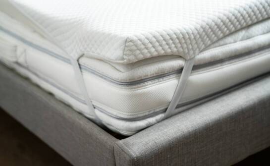 Jakie technologie są stosowane w produkcji antyroztoczowych koców?