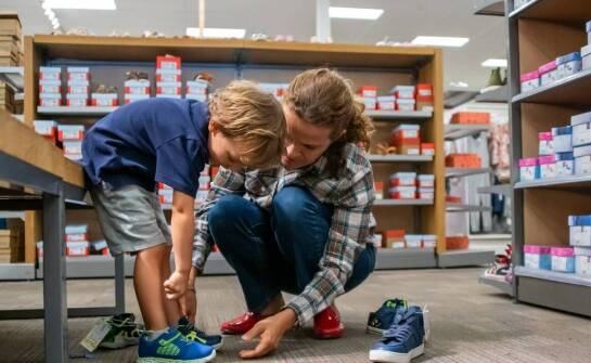 Modne zestawy dla chłopców – komfort na każdy dzień