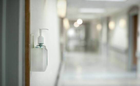 Jak szpitalne odbojnice mogą pomóc w spełnieniu norm higienicznych i bezpieczeństwa?