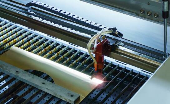 Jak zastosowanie technologii do laserowego czyszczenia wpływa na konserwację silosów?