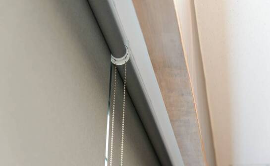 Dlaczego rolety w kasecie są popularnym wyborem w nowoczesnych wnętrzach?