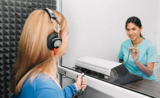 Rola badań nad hałasem w optymalizacji efektywności pracy