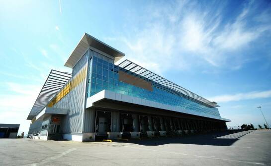 Blaszana hala magazynowa - jakie są najważniejsze cechy jakościowe?