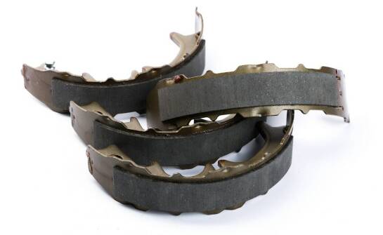 Jakie technologiczne innowacje zastosowano w hamulcowych szczękach C 360?