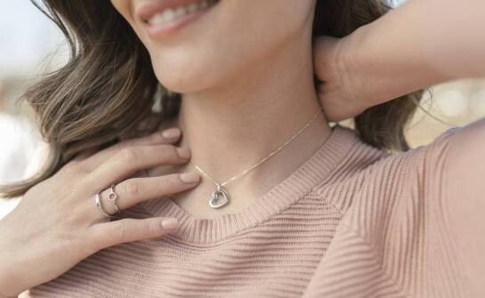 Jakie okazje sprzyjają noszeniu naszyjnika Swarovski księżyc?