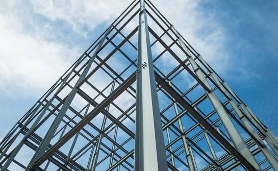Konstrukcje stalowe: kluczowy element modernizacji przestrzeni miejskich