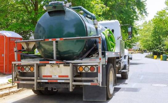 Zabudowy asenizacyjne: Jakie korzyści niesie ich stosowanie?