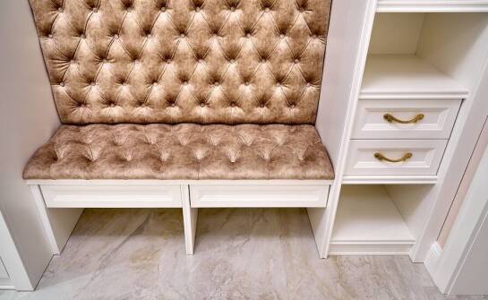 Garderoba tapicerowana do przedpokoju a optymalizacja przestrzeni – co warto wiedzieć?
