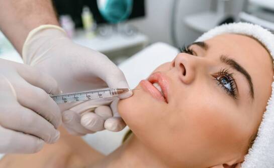 Rola hialuronowego kwasu w modelowaniu ust – co warto wiedzieć?