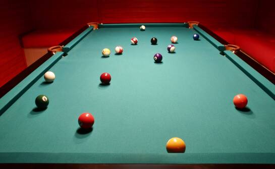 Jakie korzyści przynosi wynajem stołów bilardowych?