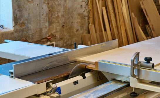 Zastosowanie płyt HDF i MDF w projektach meblowych – co warto wiedzieć?