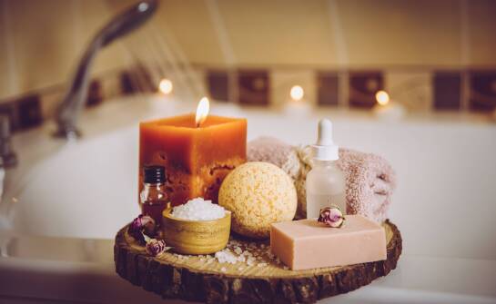 Jakie olejki naturalne są idealne do relaksującej kąpieli?