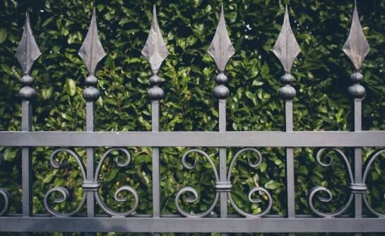 Warum ist der Bau von Zäunen aus Polen rentabel?