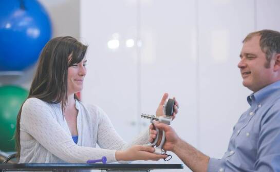 Jakie efekty przynosi terapia neurologopedyczna w przypadku dysfagii?