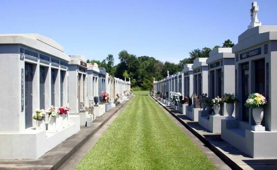 Kompleksowa organizacja pogrzebu: co warto wiedzieć?