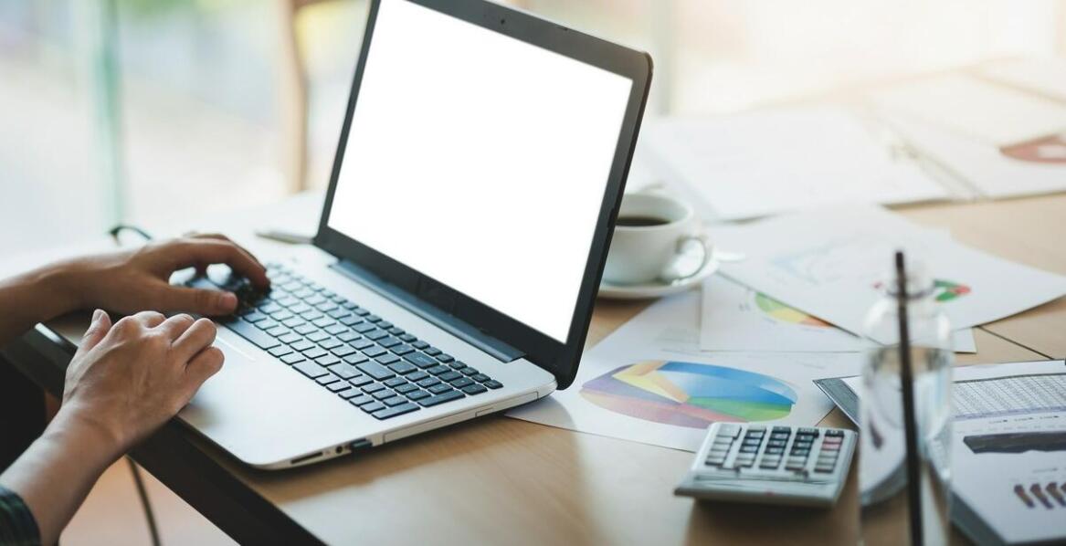 Porównanie różnych rozwiązań kadrowo-płacowych dostępnych na rynku