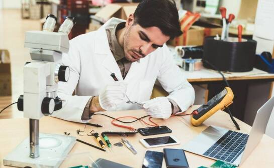 Kluczowe zalety serwisowania optycznego sprzętu w autoryzowanym punkcie