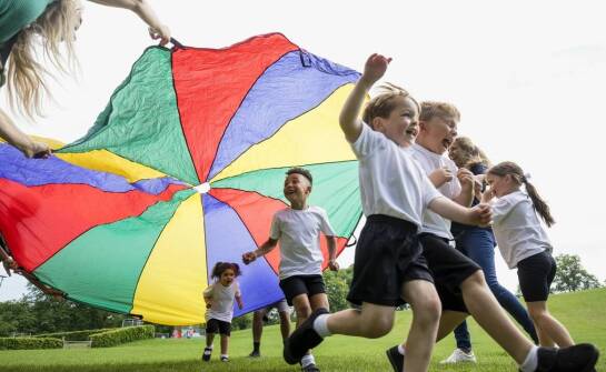 Jak półkolonie wpływają na rozwój motoryki u dzieci?