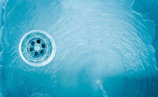 Jakie są najczęstsze problemy z instalacjami kanalizacyjnymi i jak je rozwiązać?