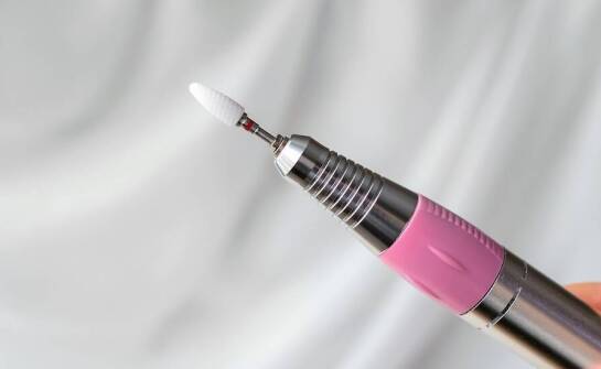 Wybór odpowiedniego frezu do paznokci: porady dla profesjonalistów