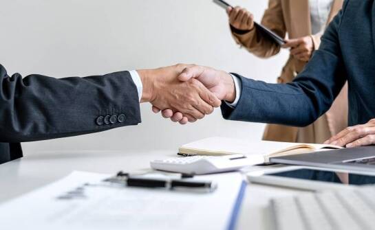 Różnice między nowymi a doświadczonymi spółkami w sprzedaży