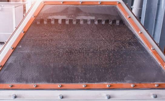 Innowacyjne funkcje czyszczalni do nasion: zewnętrzne sterowanie i przesiewacze