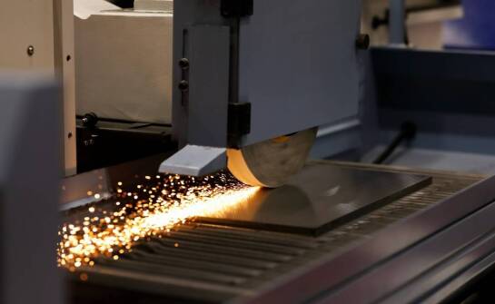 Lamelka w procesach ściernych – jak poprawia wydajność narzędzi?