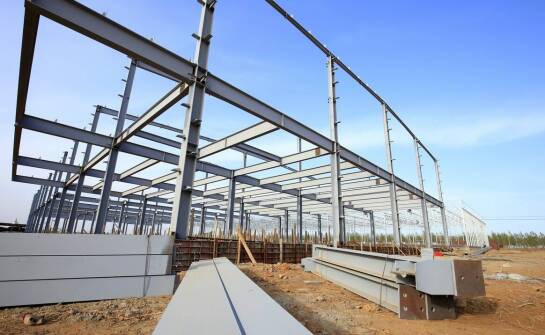 Hurtownia stali a zrównoważone budownictwo – co warto wiedzieć?