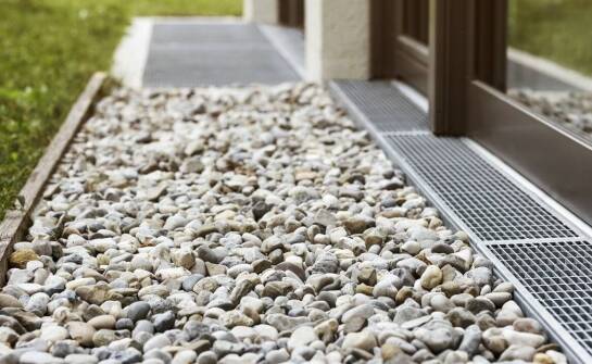 Jak montaż liniowego odwodnienia w garażu wpływa na komfort użytkowania?