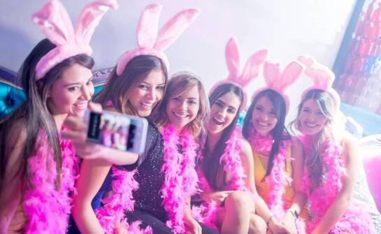 Organizacja wieczoru panieńskiego: jak zapewnić komfort i zabawę dla wszystkich uczestniczek