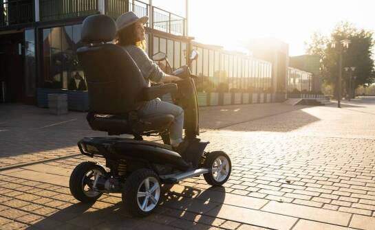 Przegląd nowoczesnych systemów wspomagających w napędach elektrycznych dla wózków