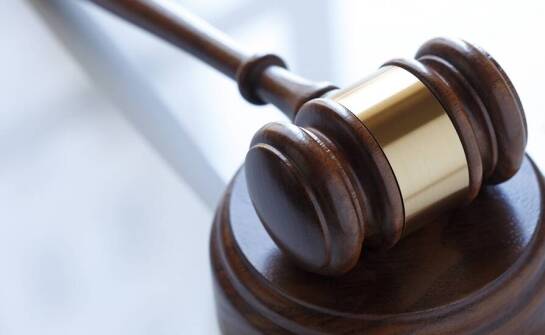 Jakie są etapy licytacji prowadzonej przez komornika? Porady