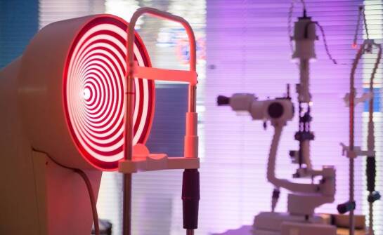 Jak badanie topograficzne rogówki wpływa na dobór soczewek?