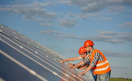 Producent hal magazynowych a zrównoważony rozwój – jakie stosuje praktyki?