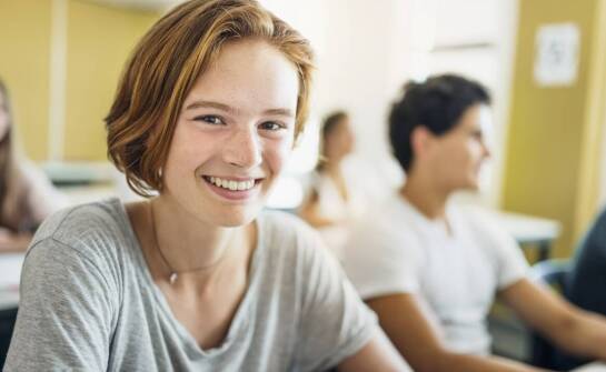 Jakie są najważniejsze funkcje szkolnych plastikowych legitymacji?