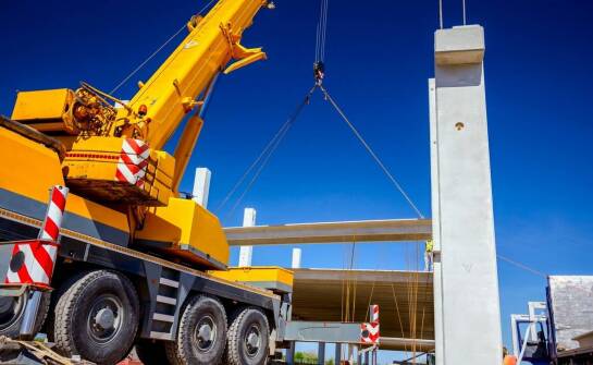 Jak wynajem dźwigu wpływa na efektywność projektów budowlanych we Wrocławiu?