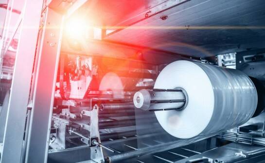 Zalety stosowania bezklejowych taśm w produkcji przemysłowej