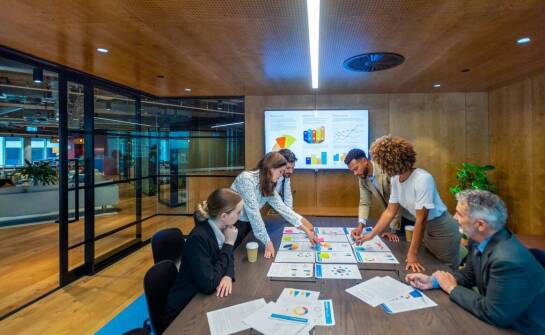 W jaki sposób nowoczesne technologie wpływają na funkcjonowanie kadrowo-płacowych działów?