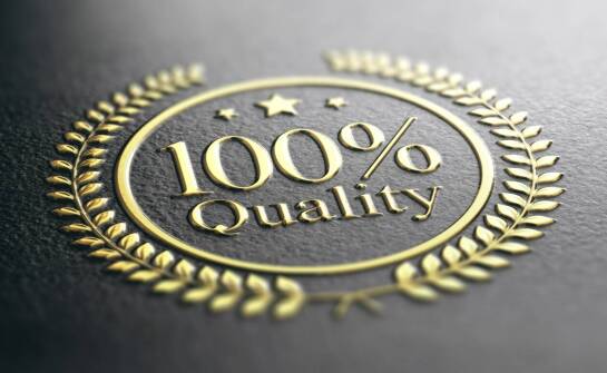 Wykorzystanie hot stampingu w projektowaniu etykiet: jak wyróżnić się na rynku?