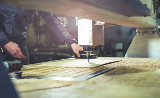 Jak produkcja laminatów wpływa na innowacyjność w branży rekreacyjnej?