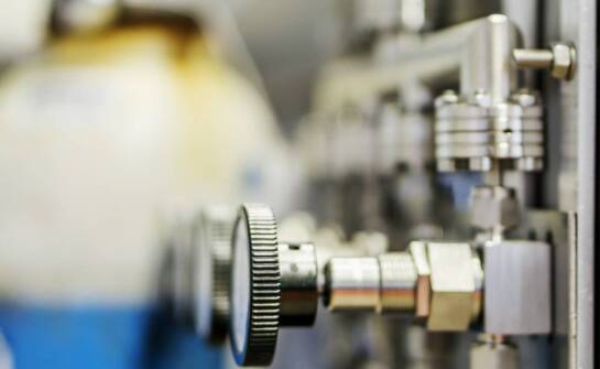 Jak dobrać odpowiednie gazowe przyłącza do laboratoryjnych dygestoriów?