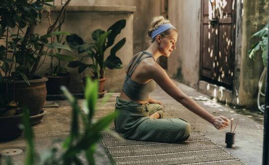 Jak relaksacja wpływa na zdrowie kobiet z bólami w podbrzuszu?